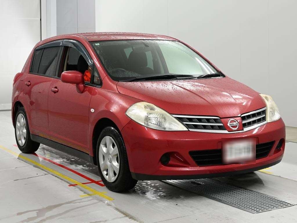 NISSAN TIIDA