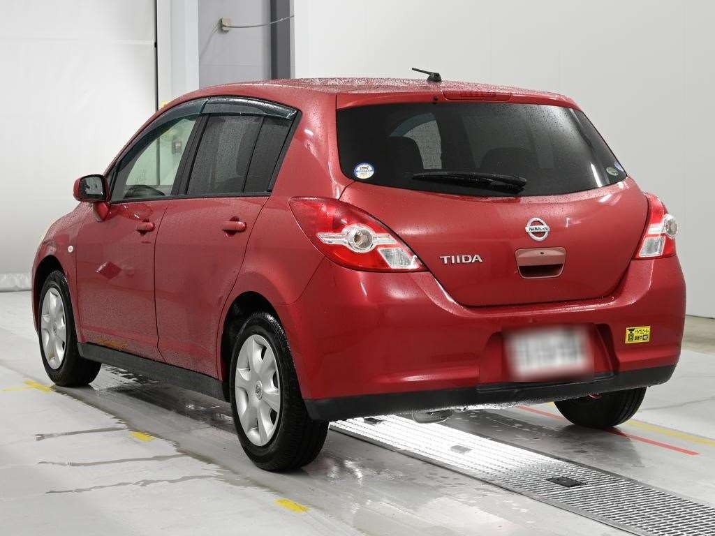NISSAN TIIDA