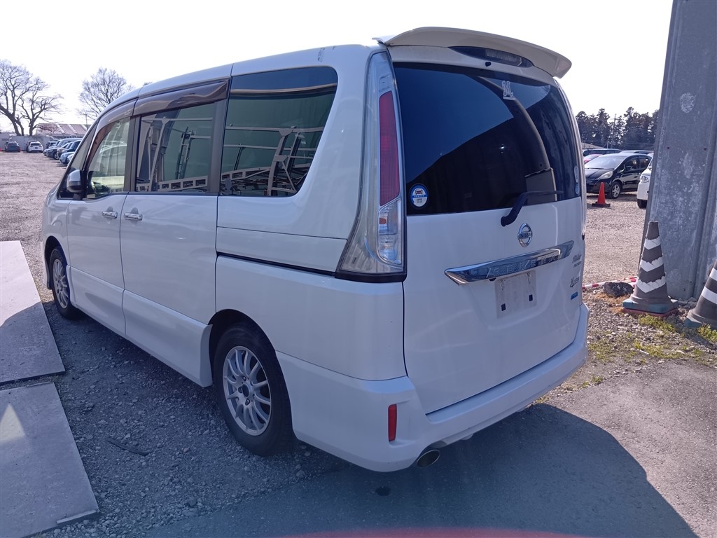 NISSAN SERENA