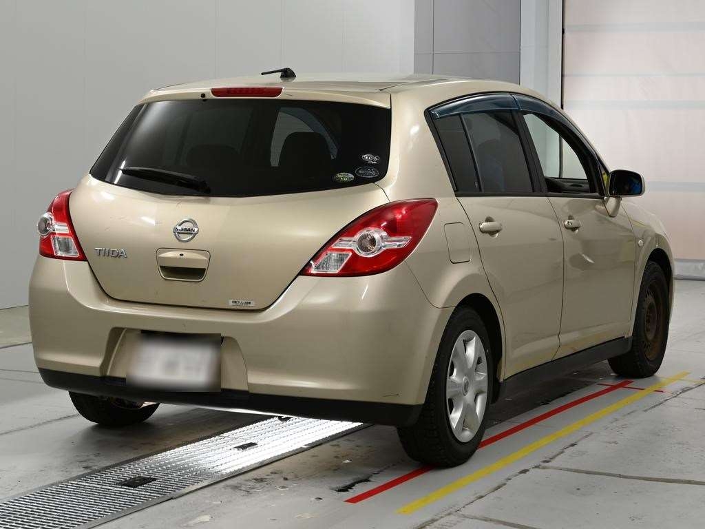 NISSAN TIIDA