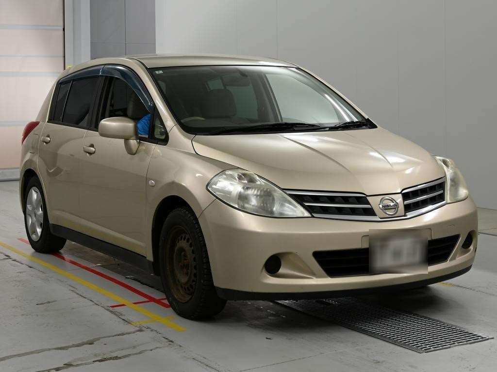 NISSAN TIIDA