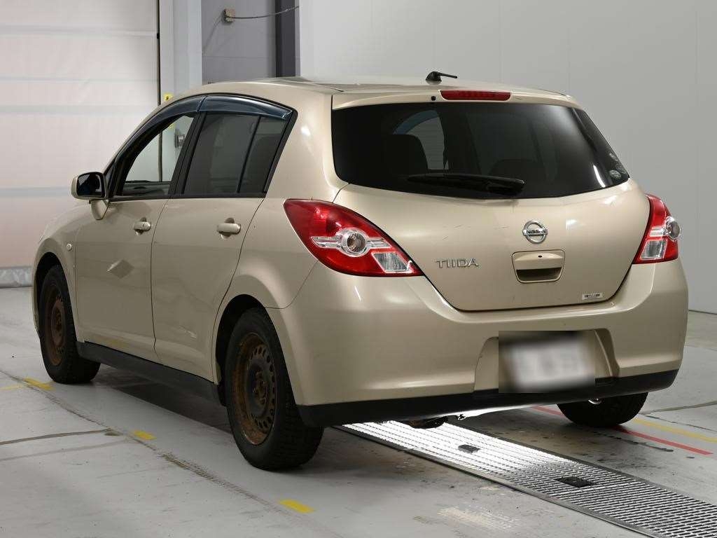 NISSAN TIIDA