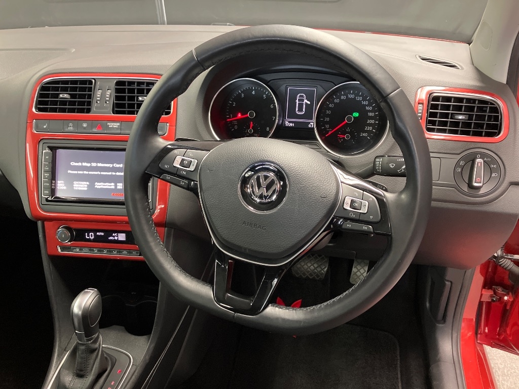 VOLKSWAGEN POLO