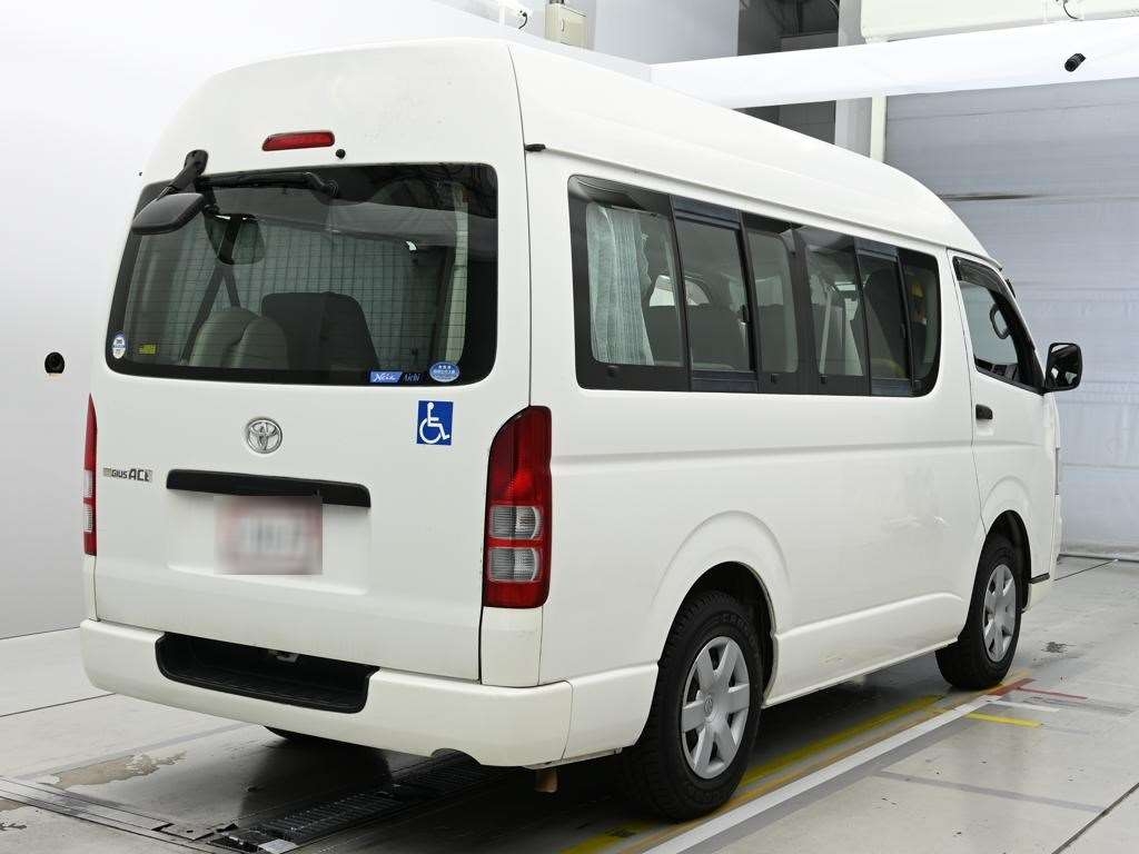 TOYOTA REGIUS ACE