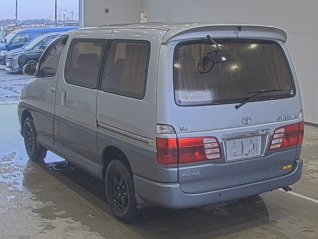 TOYOTA GRAND HIACE