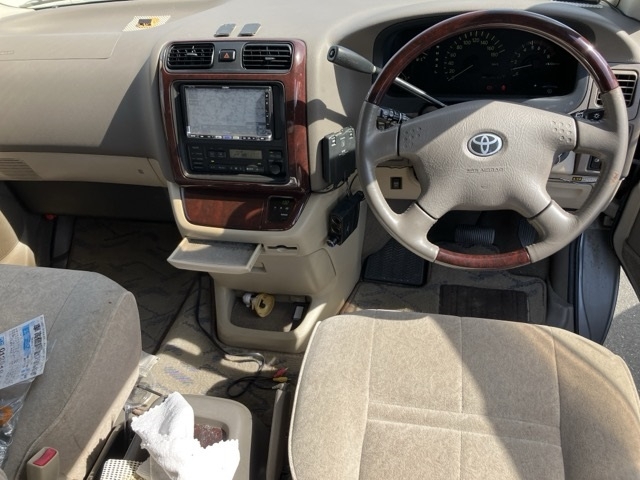 TOYOTA GRAND HIACE