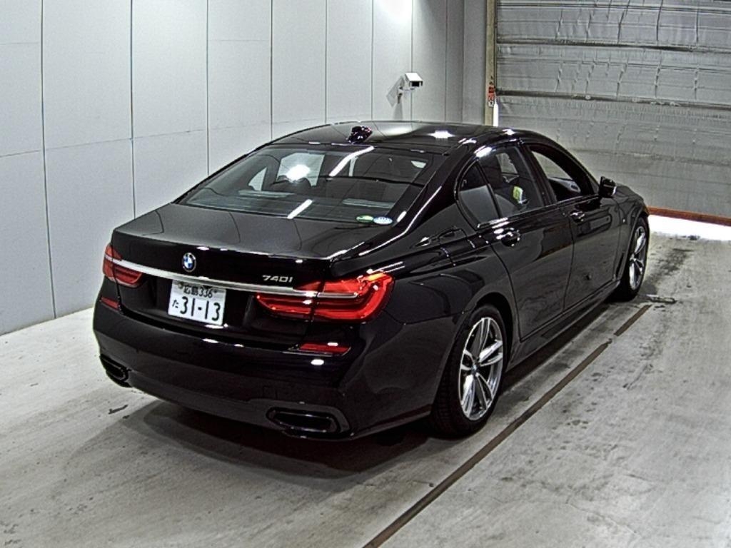 BMW 7-SERIES
