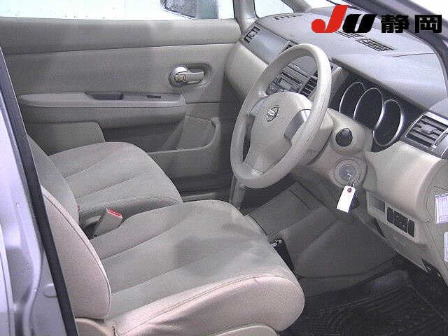NISSAN TIIDA