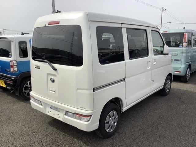TOYOTA PIXIS VAN