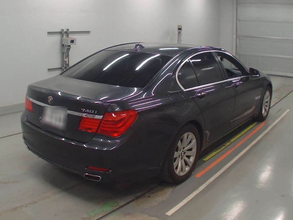 BMW 7-SERIES