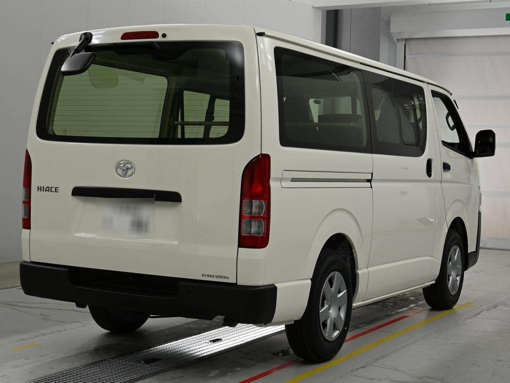 TOYOTA REGIUS ACE