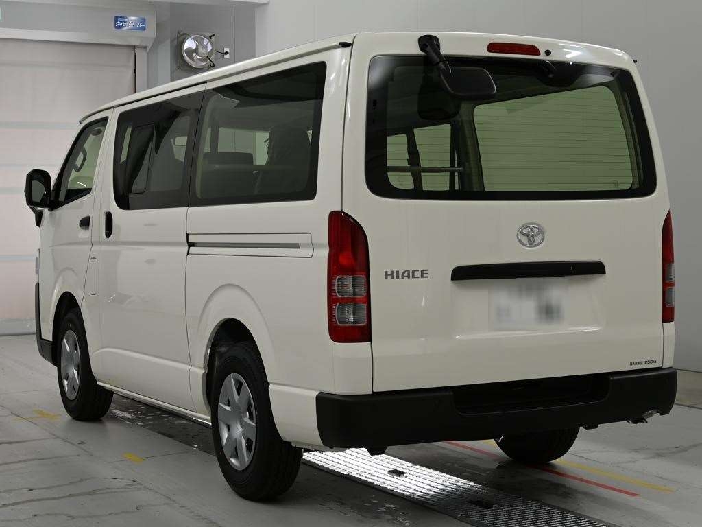 TOYOTA REGIUS ACE