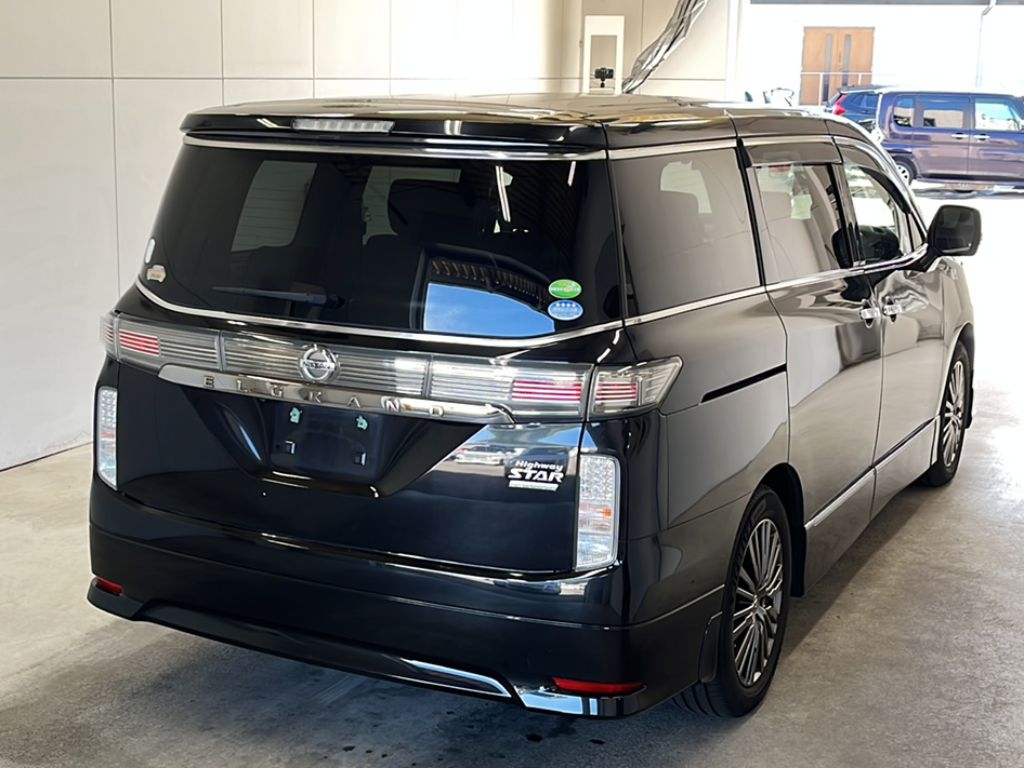 NISSAN ELGRAND