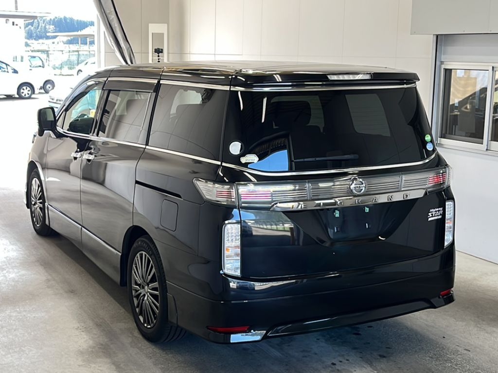 NISSAN ELGRAND