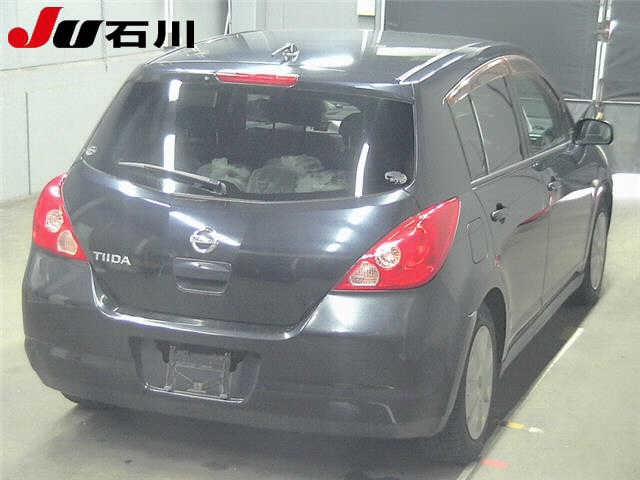 NISSAN TIIDA