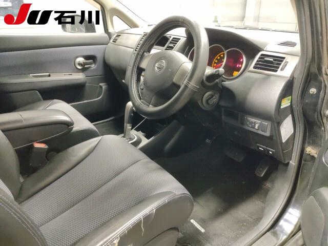 NISSAN TIIDA