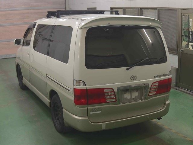 TOYOTA GRAND HIACE