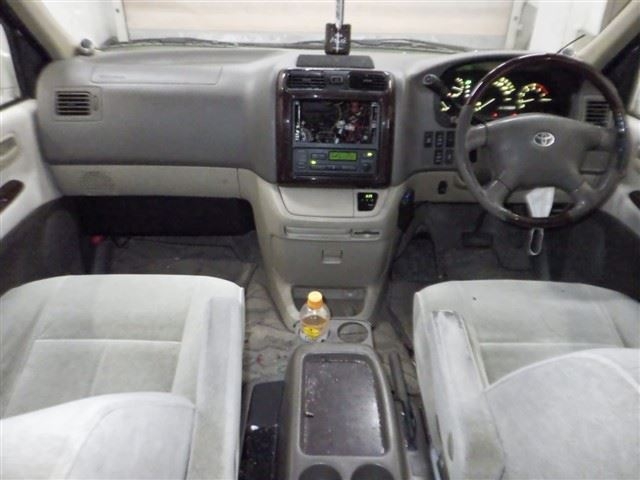 TOYOTA GRAND HIACE