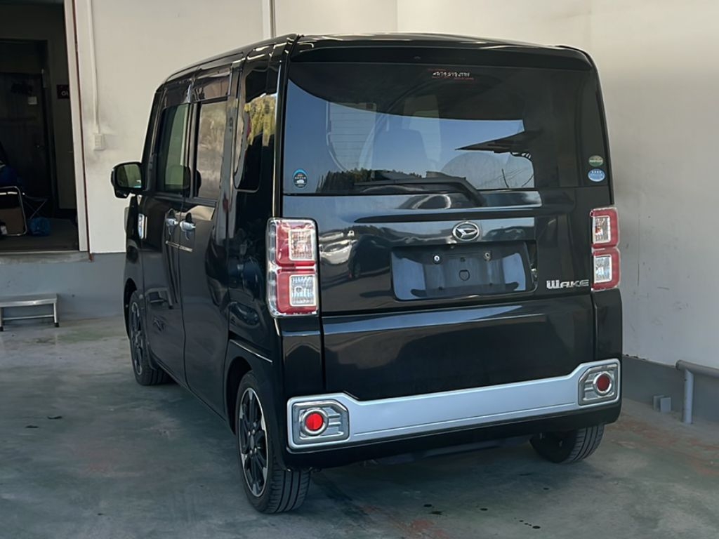 DAIHATSU WAKE