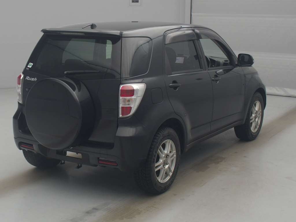 TOYOTA RUSH