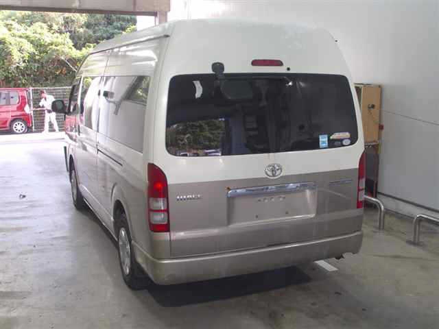 TOYOTA HIACE
