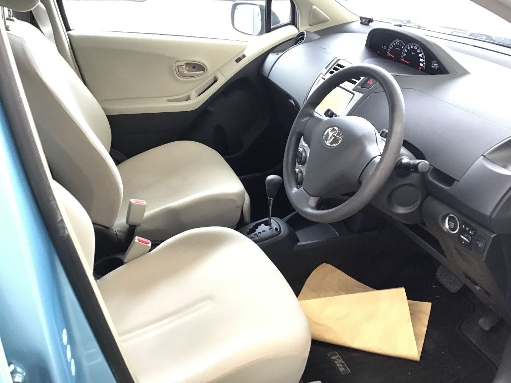 TOYOTA VITZ