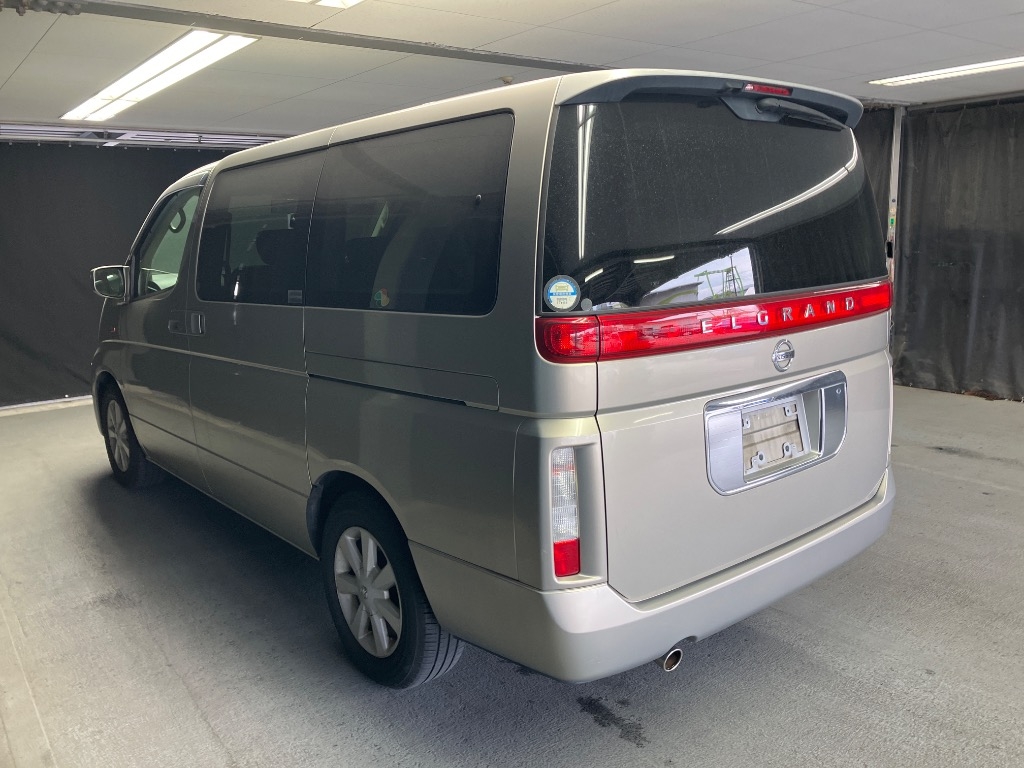 NISSAN ELGRAND
