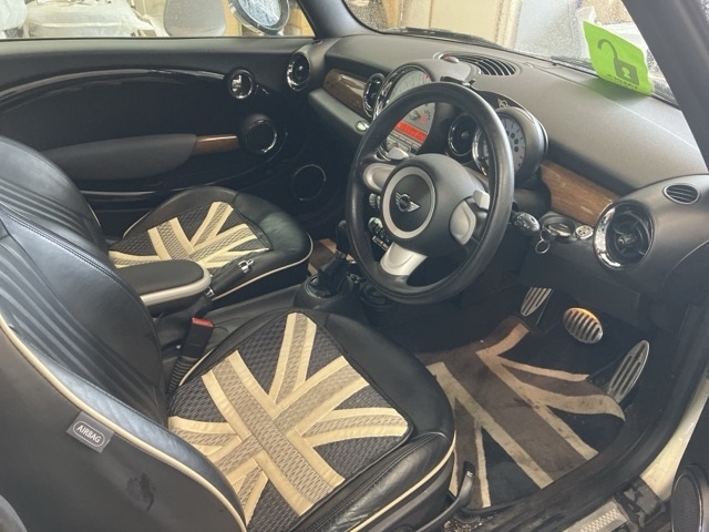 MINI HATCH