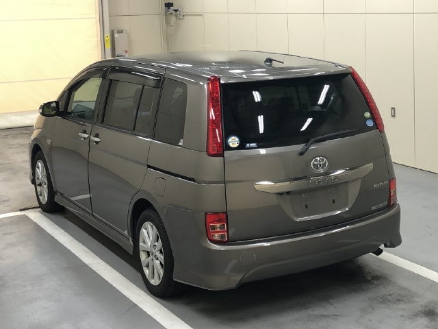 TOYOTA ISIS