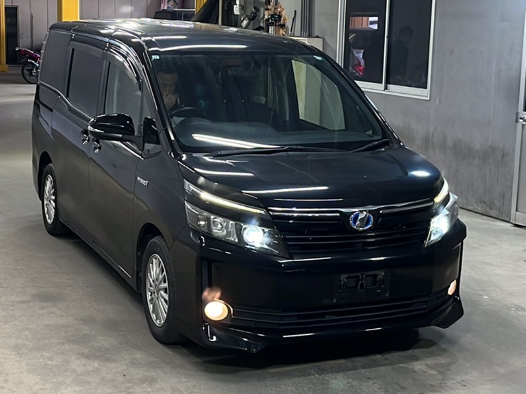 TOYOTA VOXY