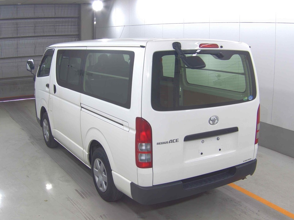 TOYOTA REGIUS ACE