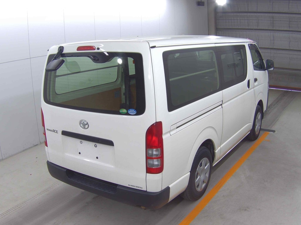 TOYOTA REGIUS ACE