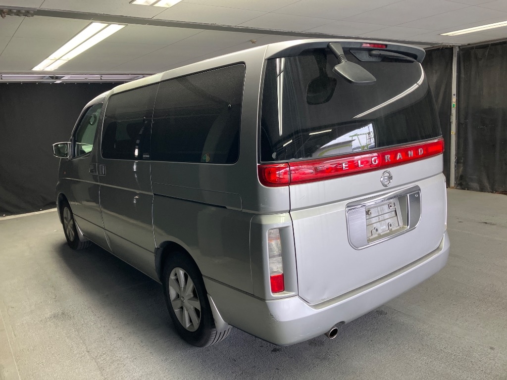 NISSAN ELGRAND
