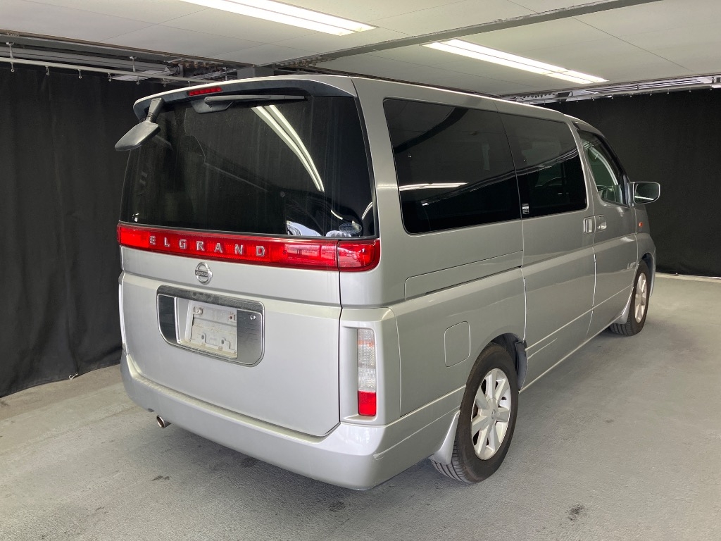 NISSAN ELGRAND
