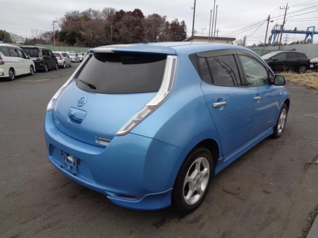 NISSAN LEAF