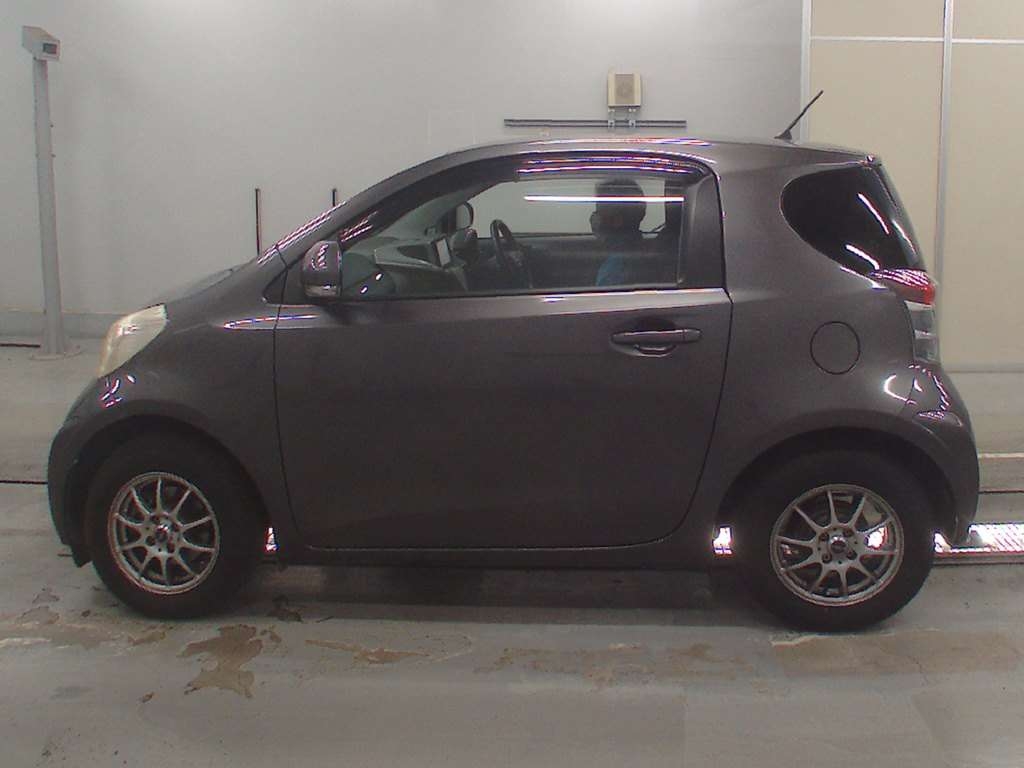 TOYOTA IQ