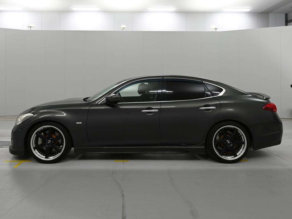 NISSAN FUGA