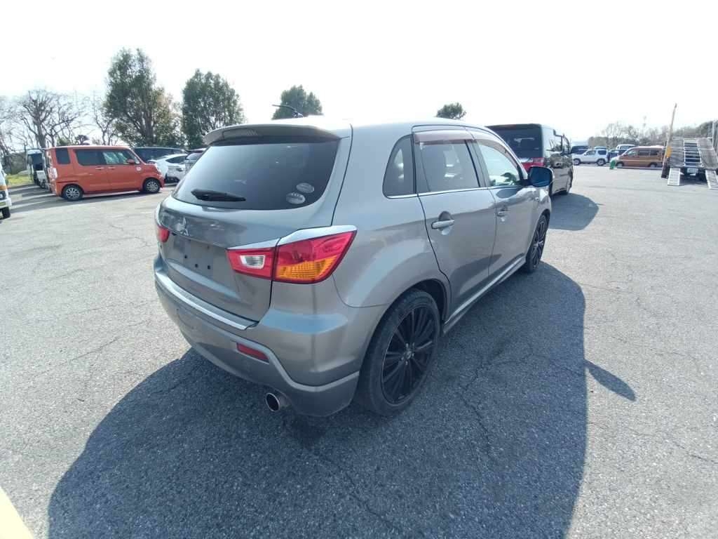 MITSUBISHI RVR