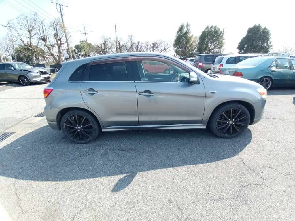 MITSUBISHI RVR