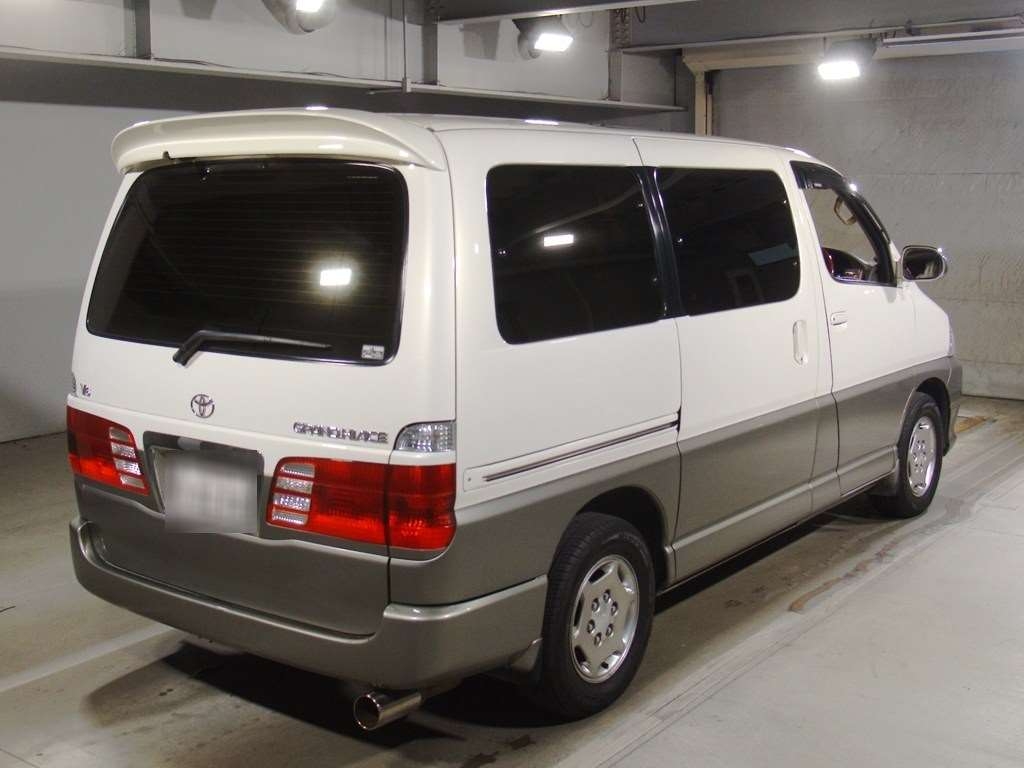 TOYOTA GRAND HIACE