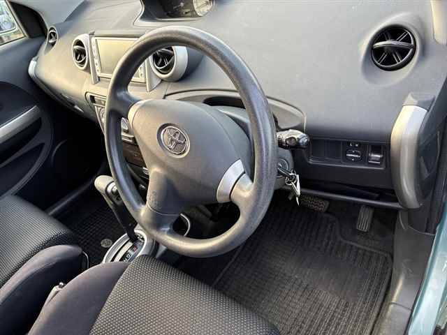 TOYOTA IST