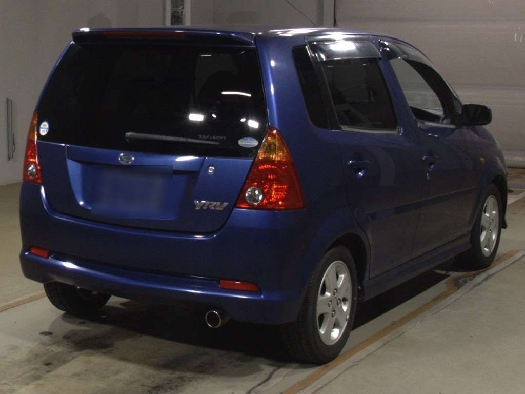 DAIHATSU YRV