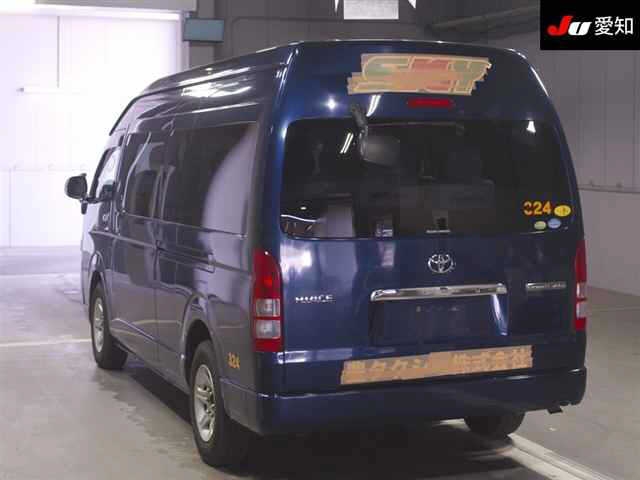 TOYOTA HIACE
