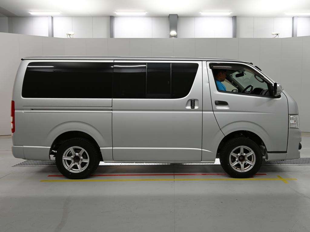 TOYOTA REGIUS ACE