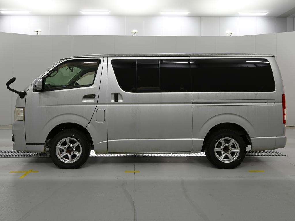 TOYOTA REGIUS ACE