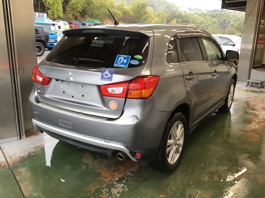 MITSUBISHI RVR