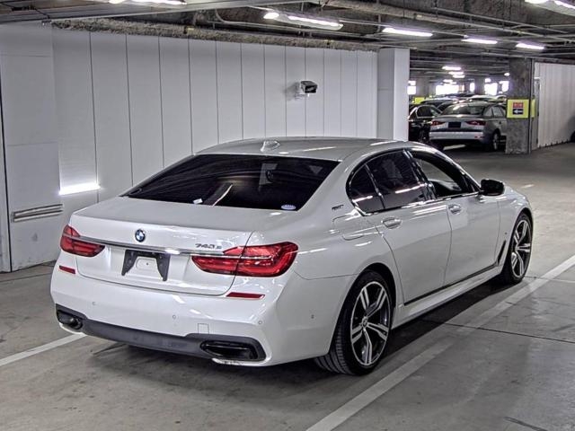 BMW 7-SERIES