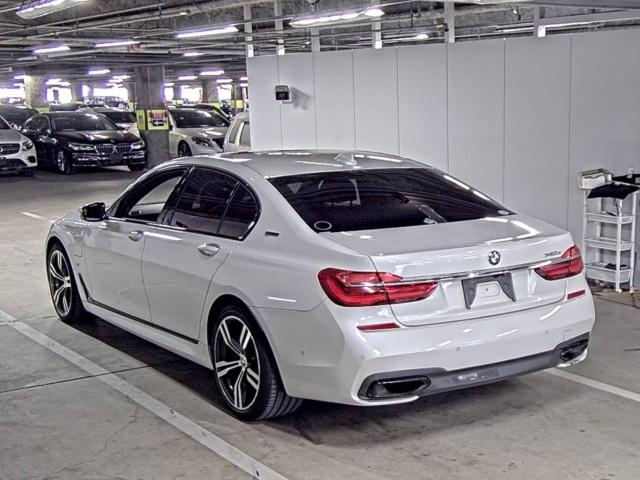 BMW 7-SERIES