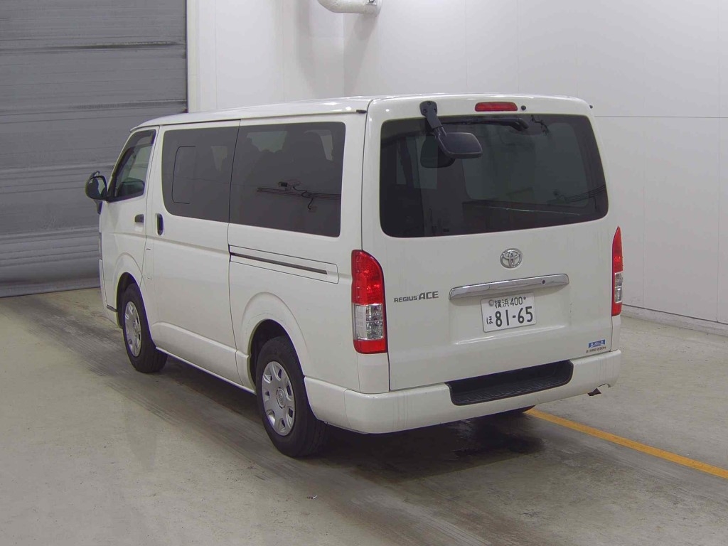 TOYOTA REGIUS ACE