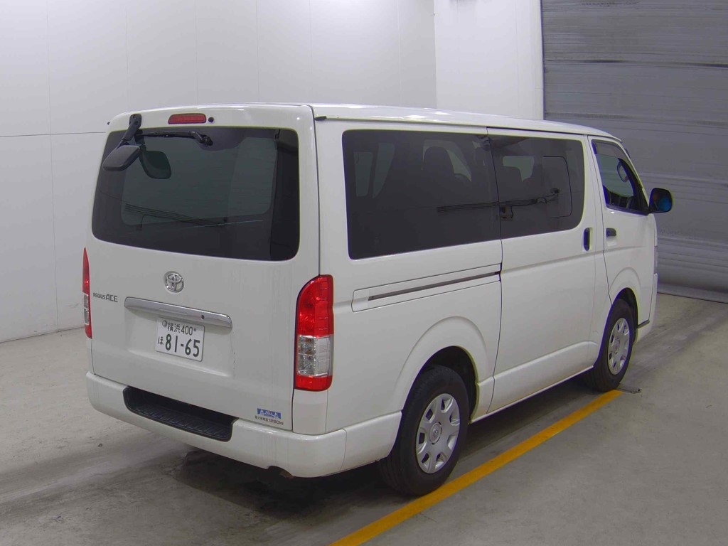 TOYOTA REGIUS ACE